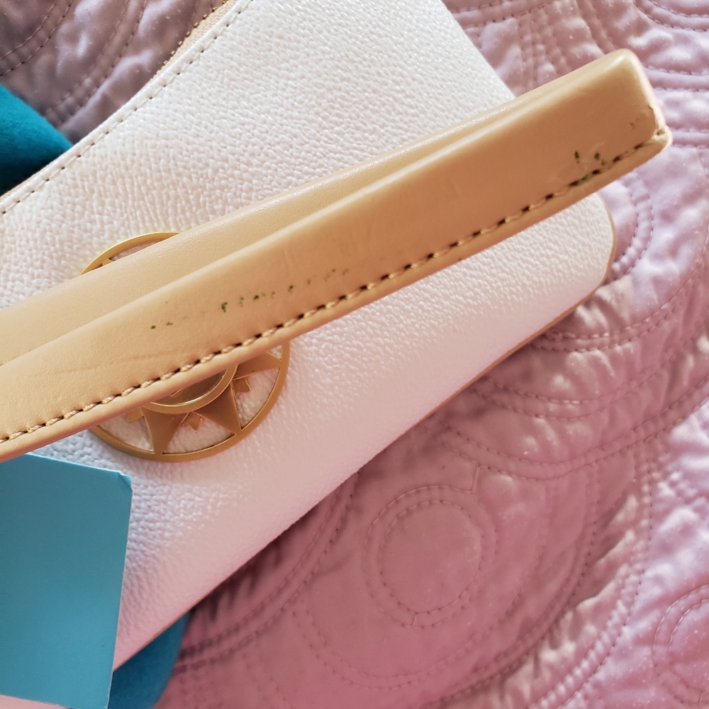 Brand new Parazul white wristlet - Picture 4 of 4